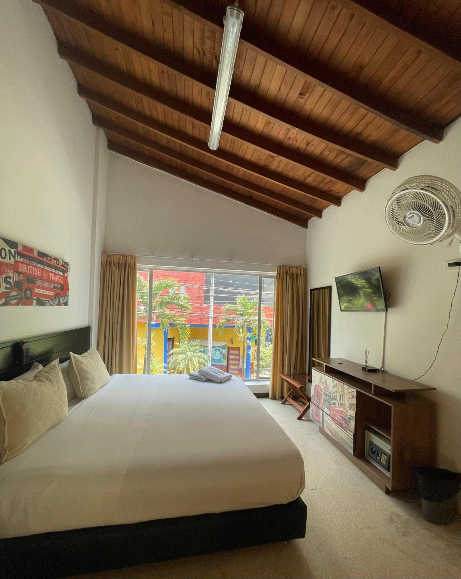 Hostal Lleras Calle 8 ميديلين المظهر الخارجي الصورة