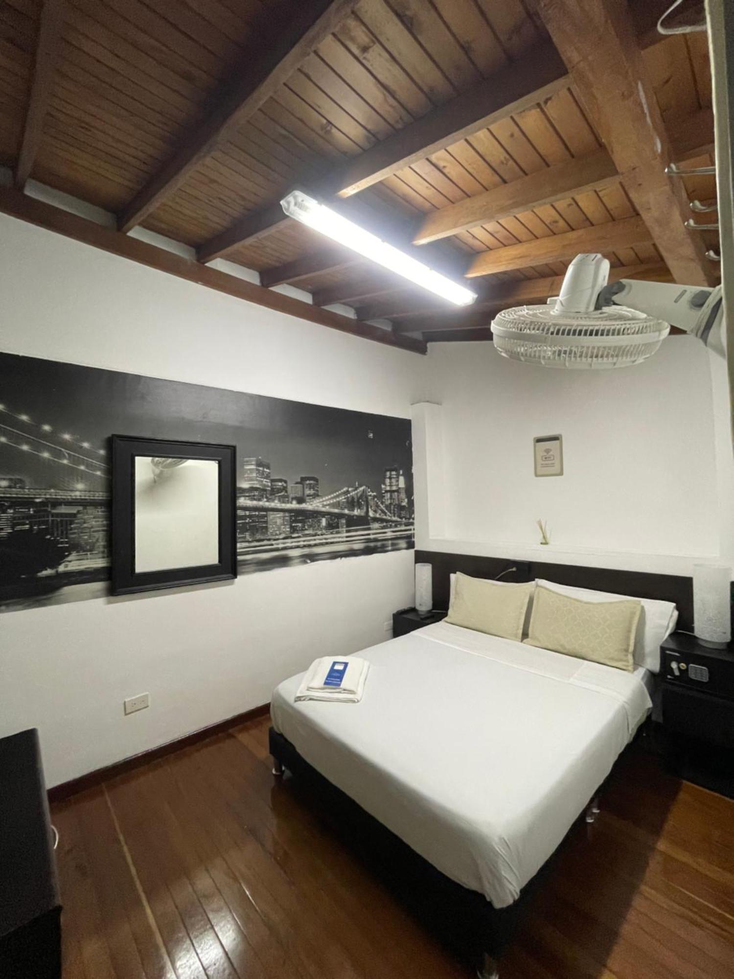 Hostal Lleras Calle 8 ميديلين المظهر الخارجي الصورة