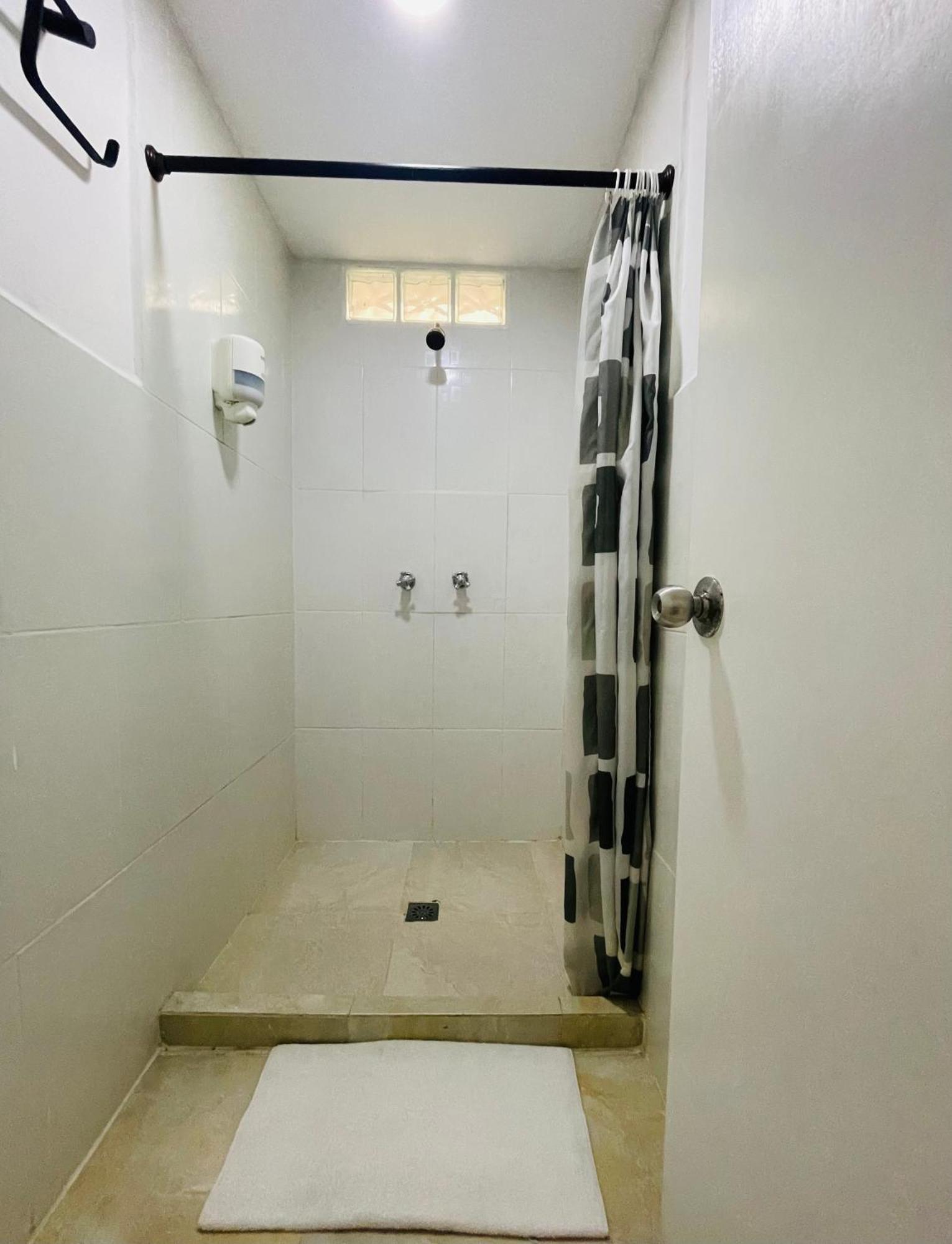 Hostal Lleras Calle 8 ميديلين المظهر الخارجي الصورة