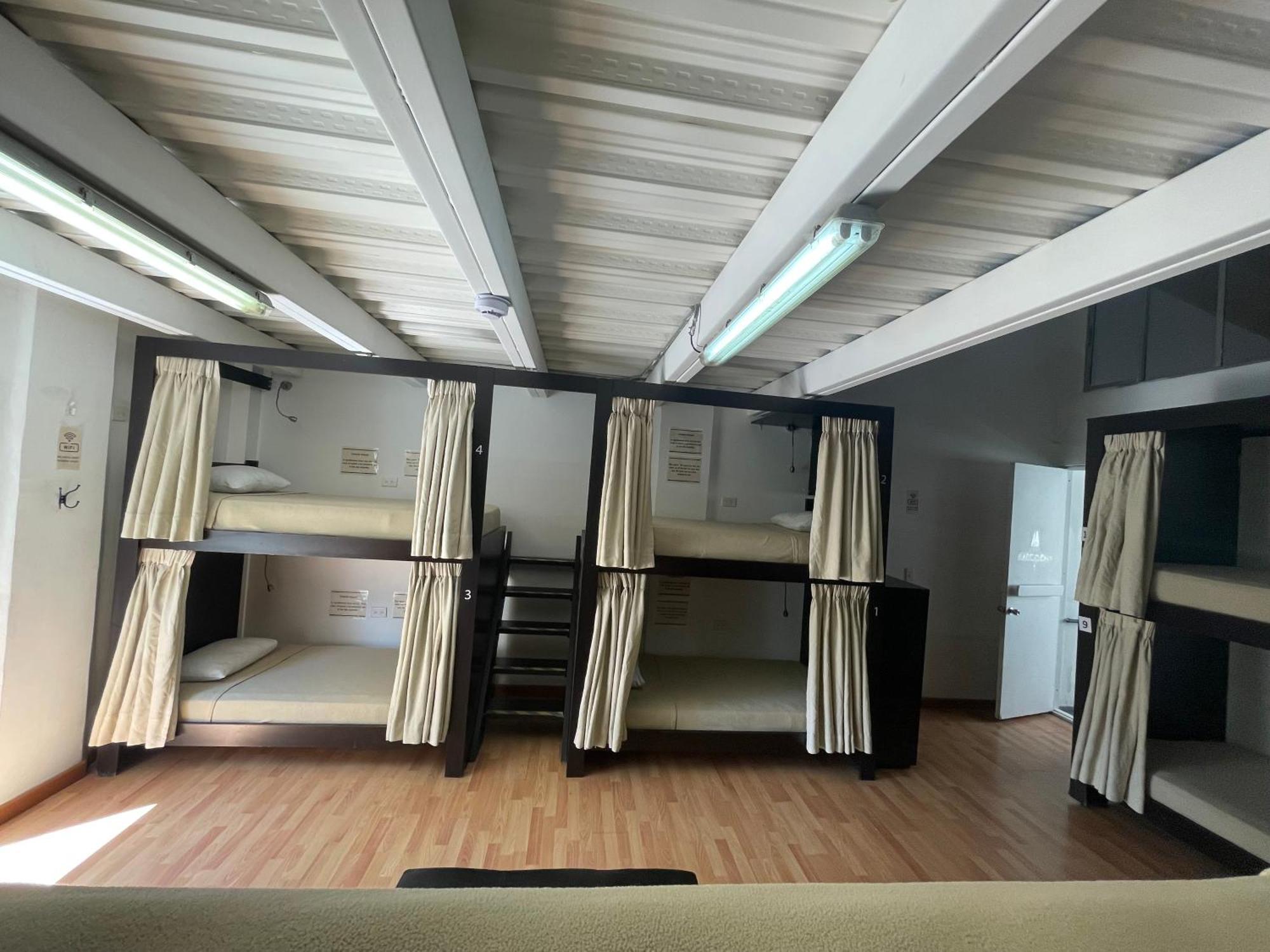 Hostal Lleras Calle 8 ميديلين المظهر الخارجي الصورة