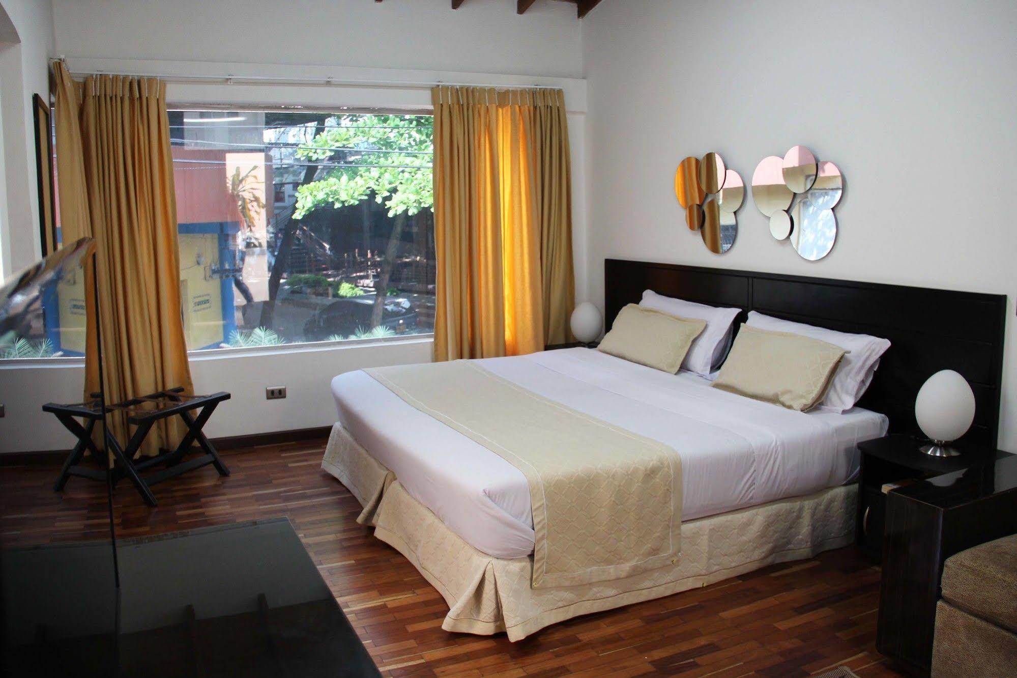 Hostal Lleras Calle 8 ميديلين المظهر الخارجي الصورة